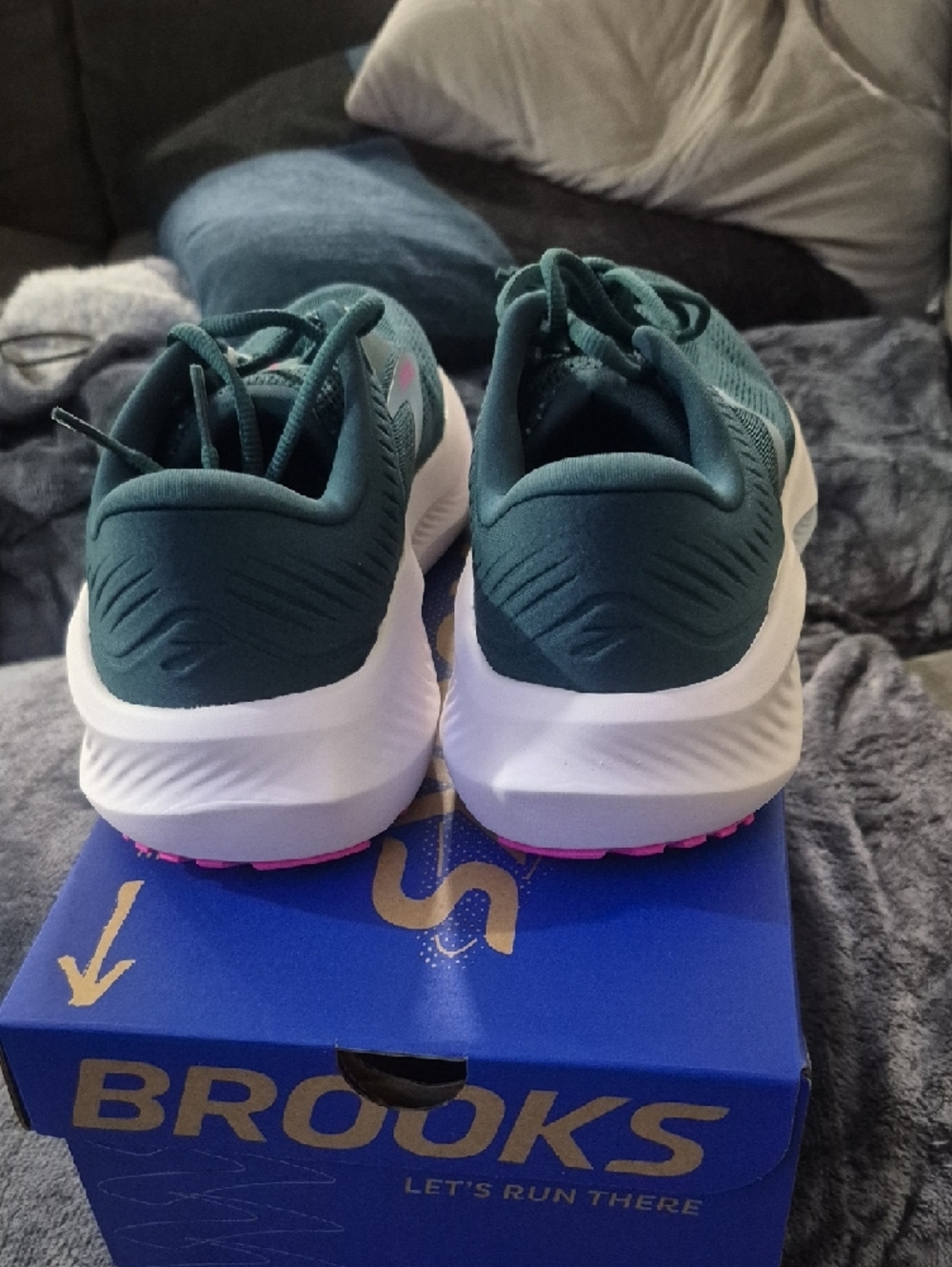 Brooks Anthem 8 Women's Running Shoes in Teal with Pink Accents - Picture 4 of 6